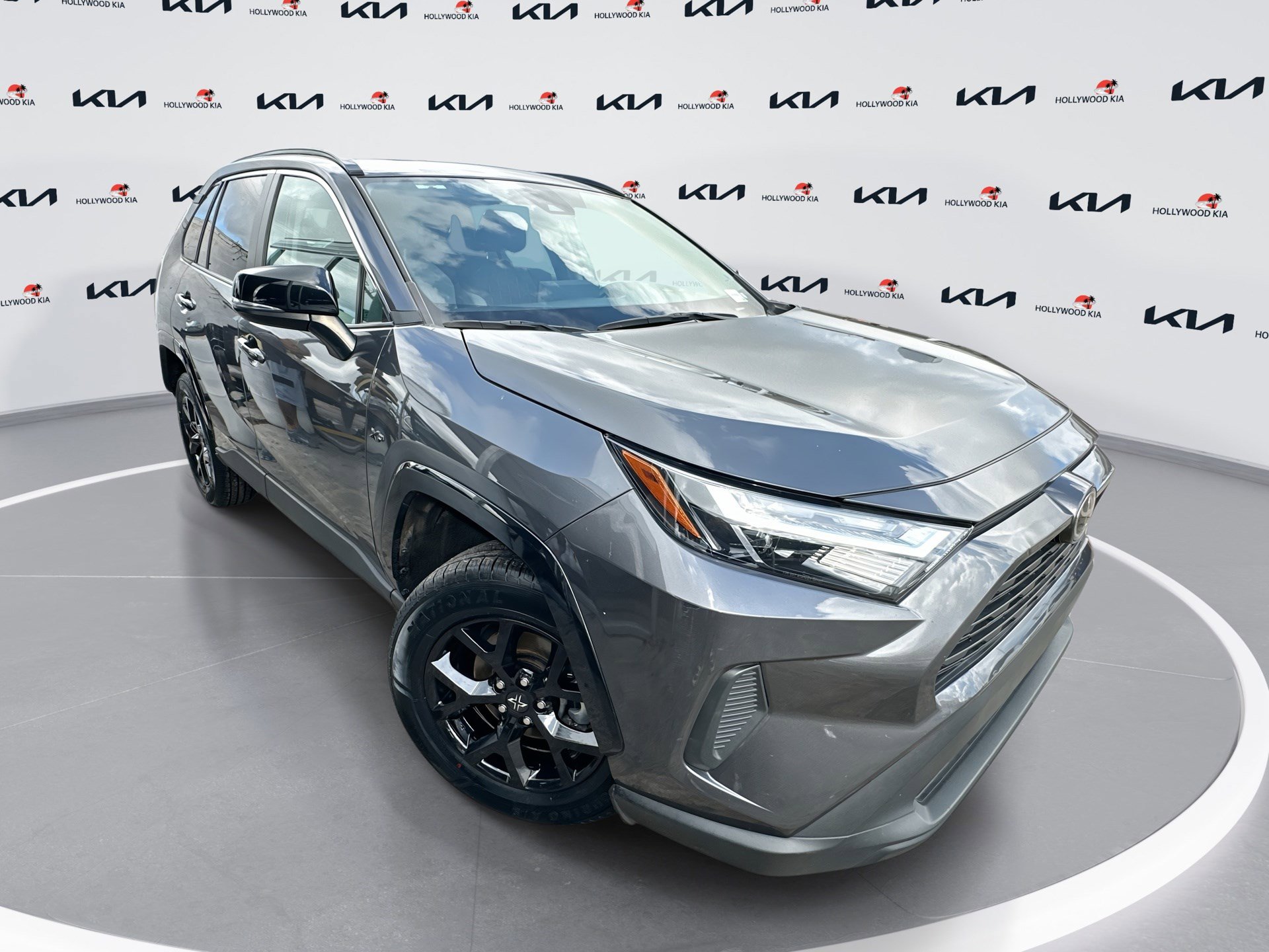 2022 Toyota RAV4 XLE's photo