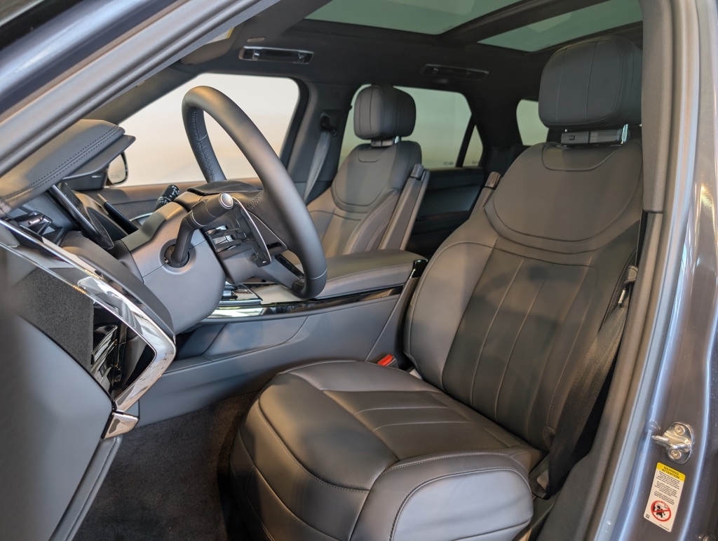 2025 Land Rover Range Rover Sport SE photo 7