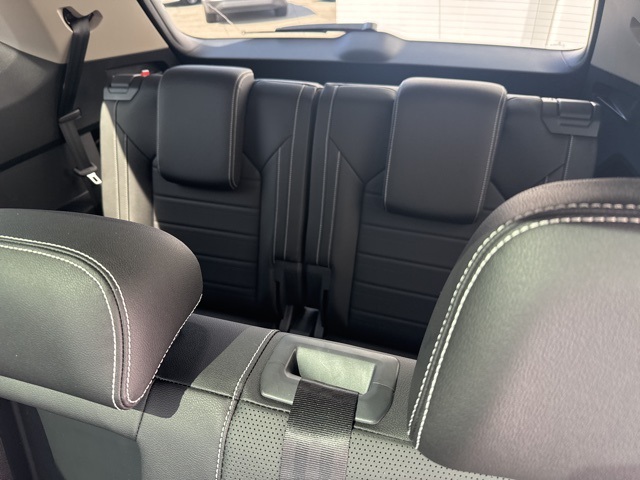 2025 Volkswagen Atlas SEL photo 14