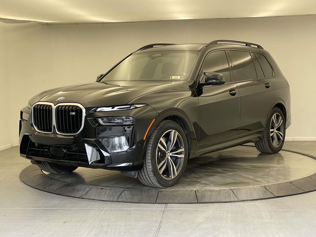2025 BMW X7 M60i's photo