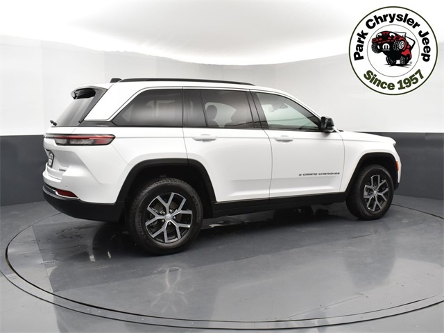 2025 Jeep Grand Cherokee Limited photo 2