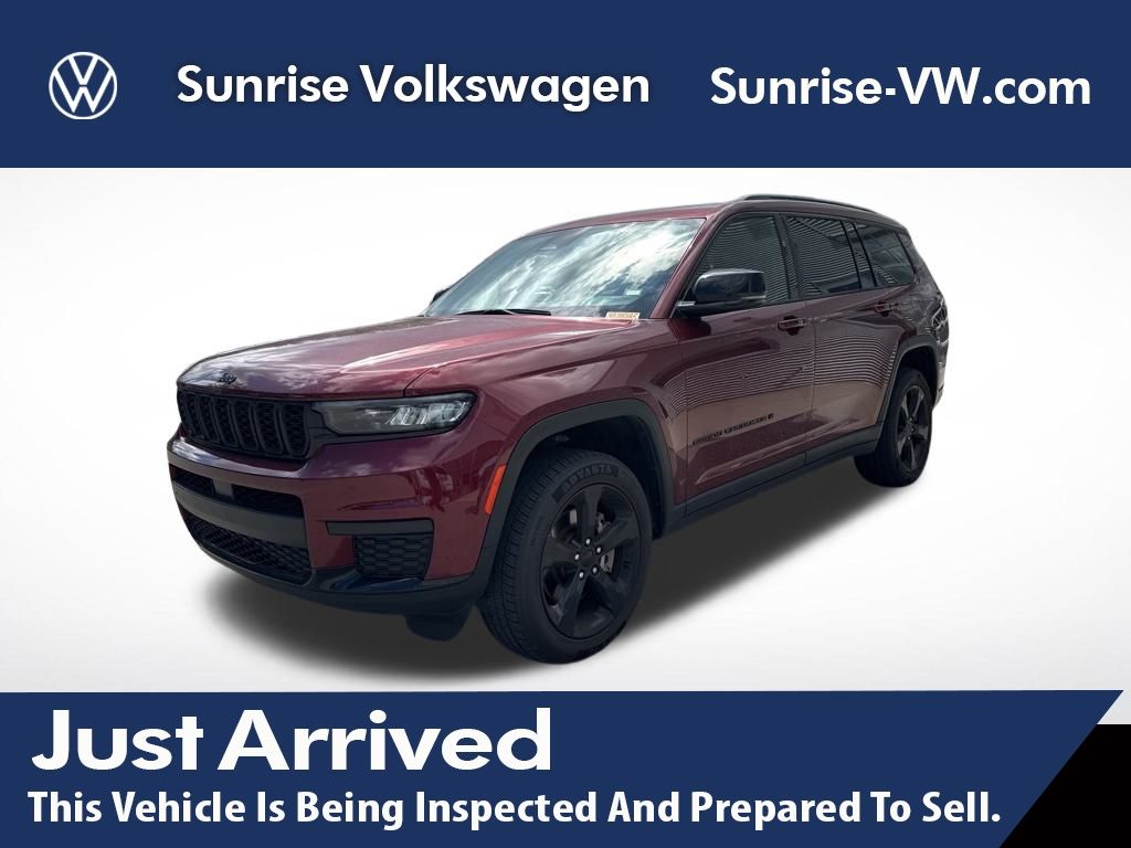 2023 Jeep Grand Cherokee Altitude photo 2