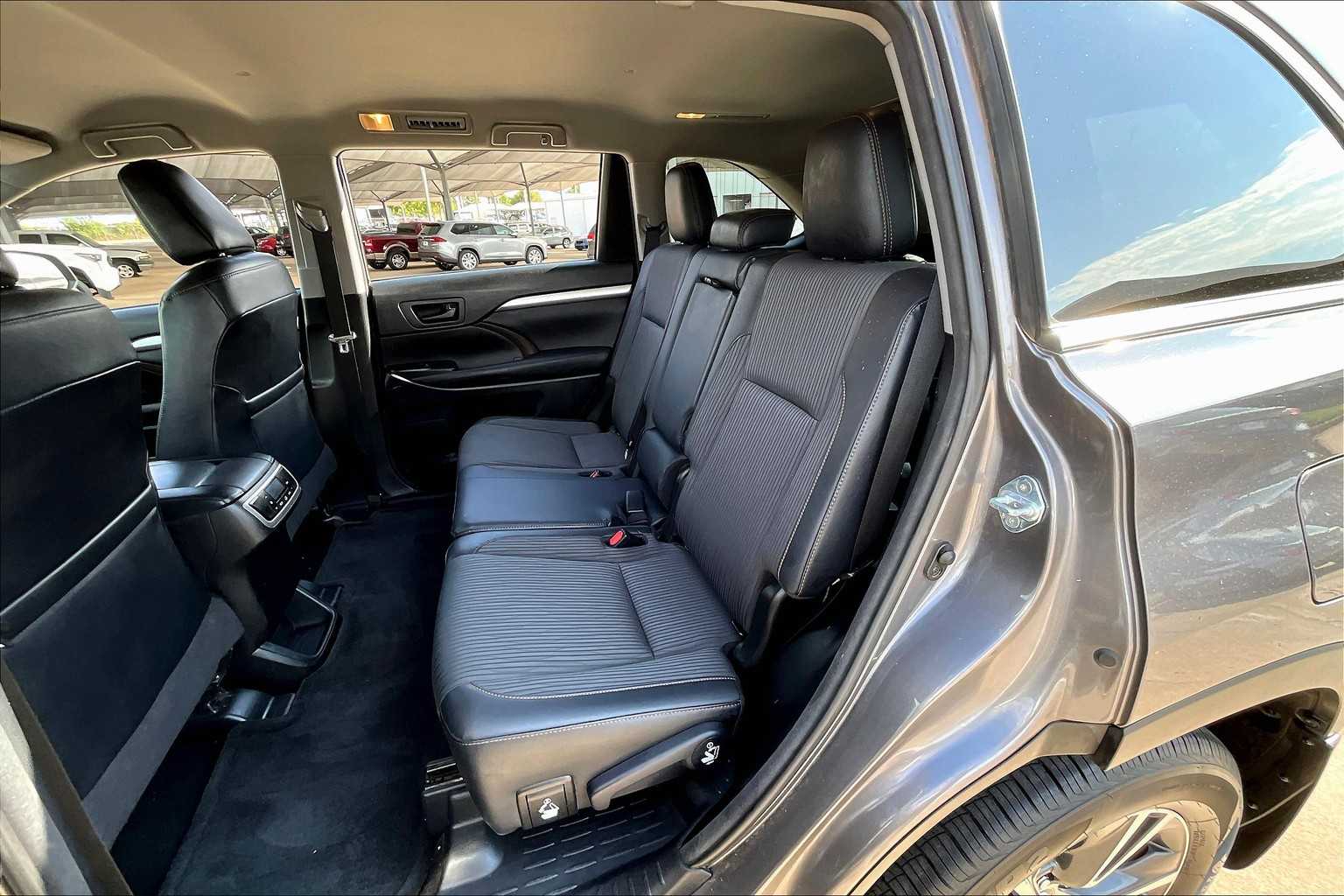2017 Toyota Highlander LE Plus photo 18