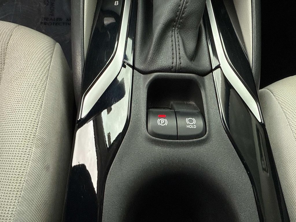 2022 Toyota Corolla LE photo 26