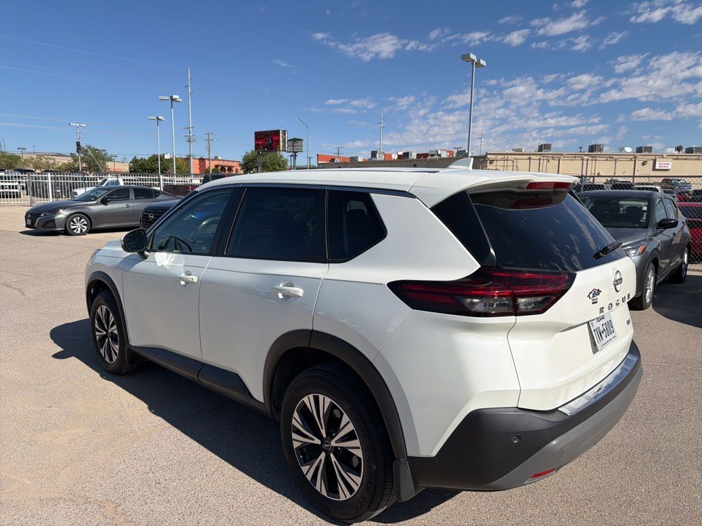 2022 Nissan Rogue SV photo 14