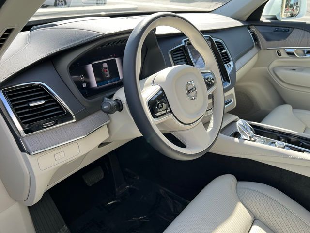 2025 Volvo XC90 photo 18