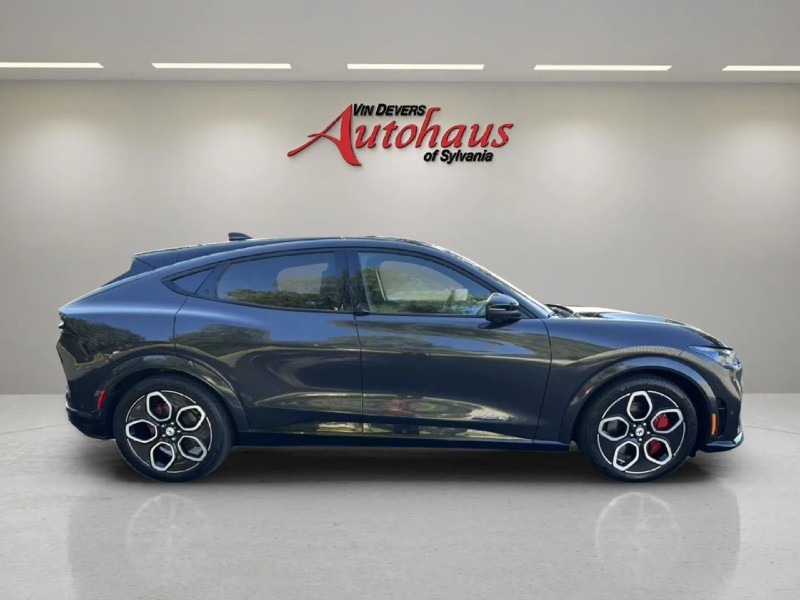 2022 Ford Mustang Mach-E GT photo 8