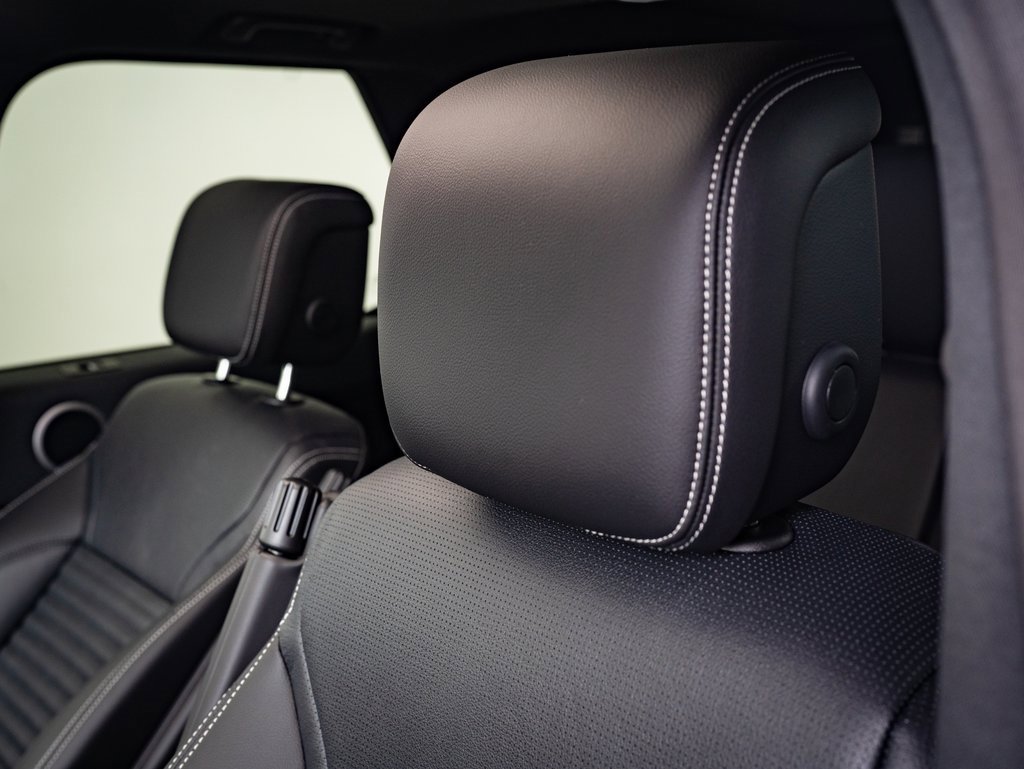 2025 Land Rover Discovery S photo 15