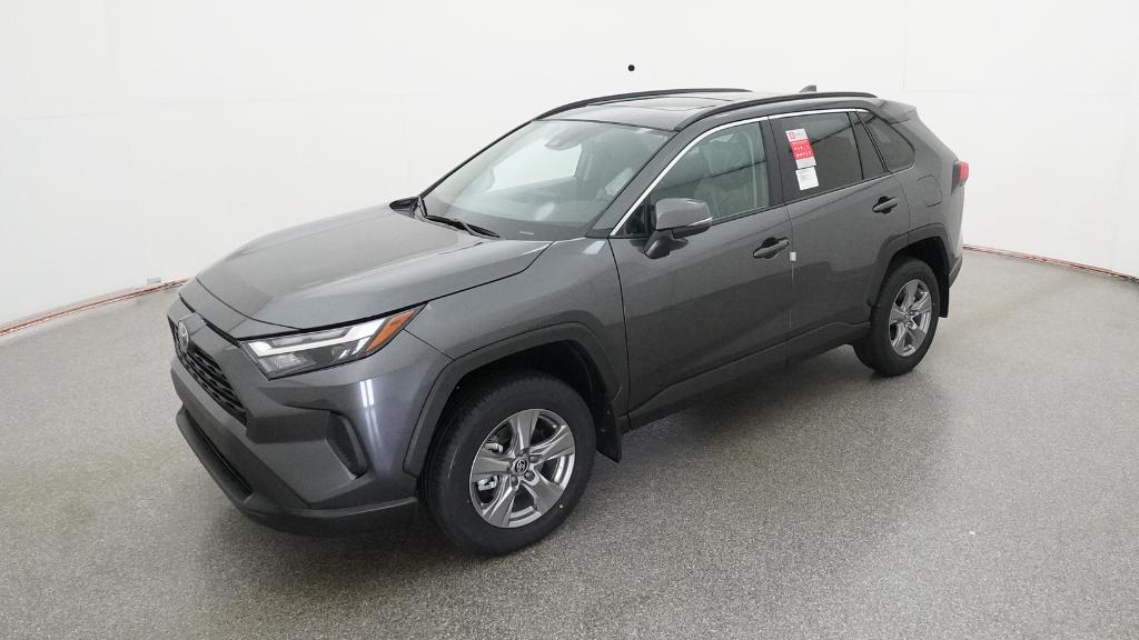 2025 Toyota RAV4 XLE's photo
