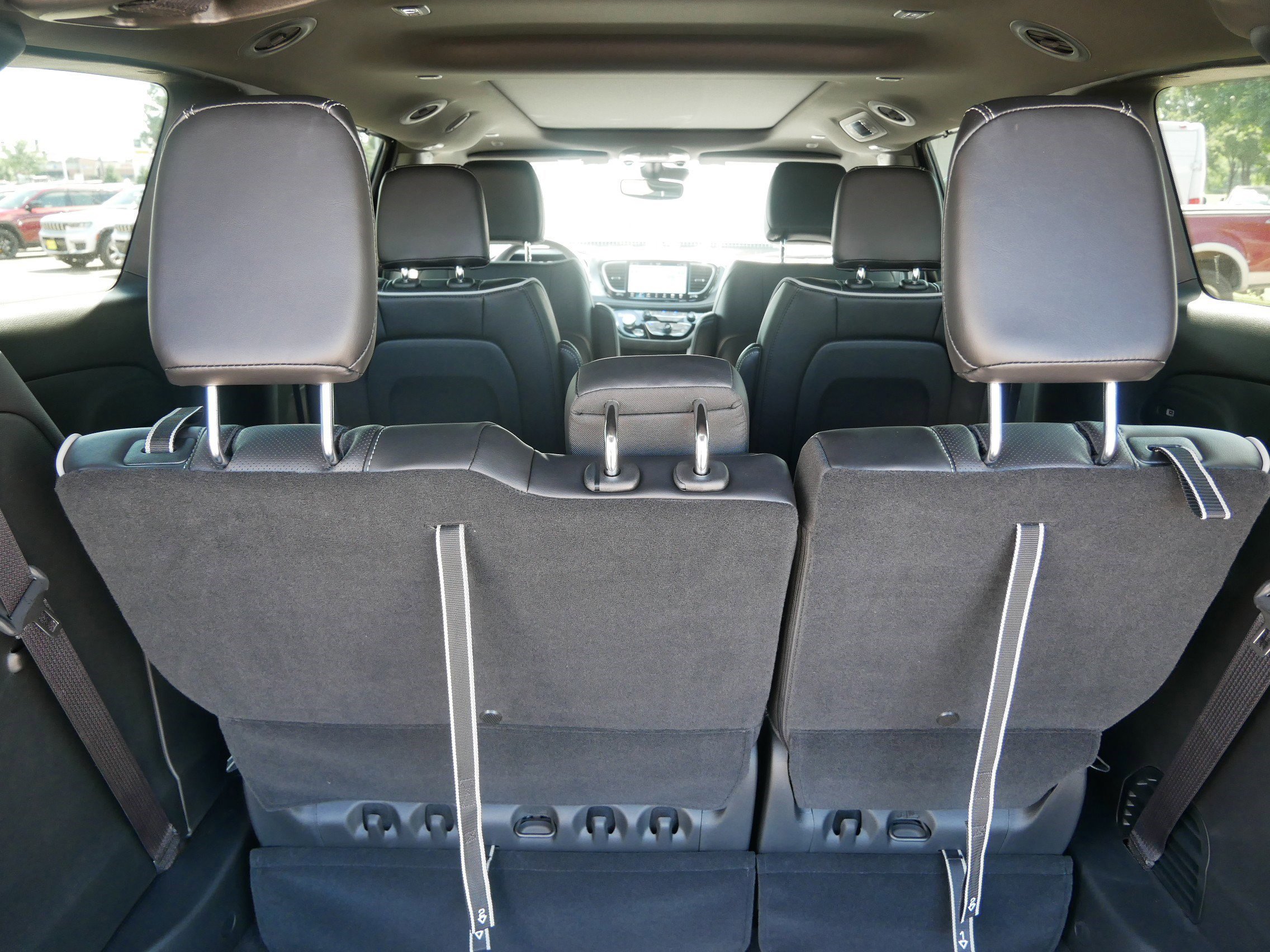 2026 Chrysler Pacifica Limited photo 10
