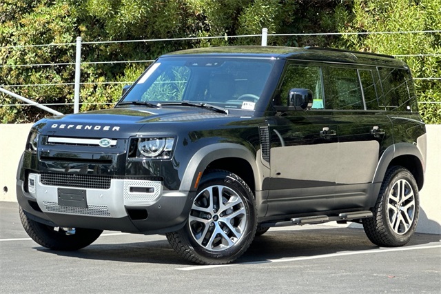 2025 Land Rover Defender S's photo