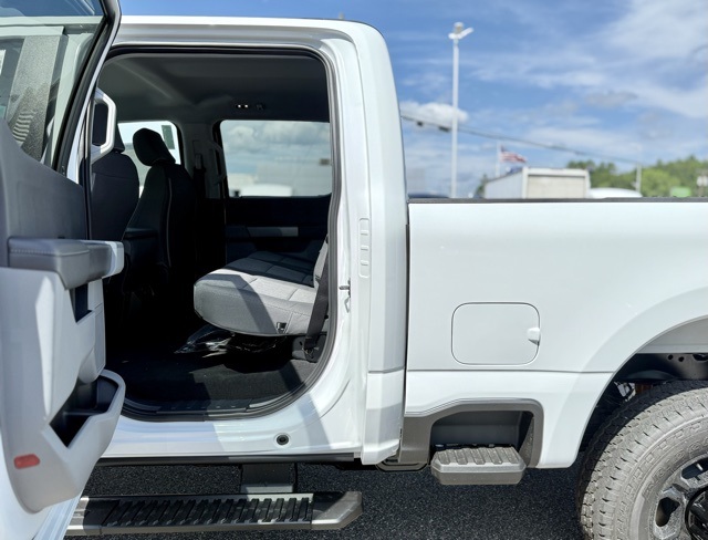 2025 Ford F-350 XL photo 31