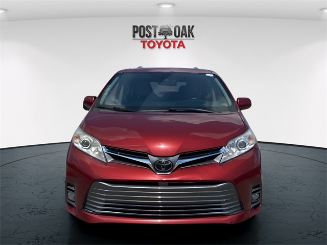 2020 Toyota Sienna XLE photo 3