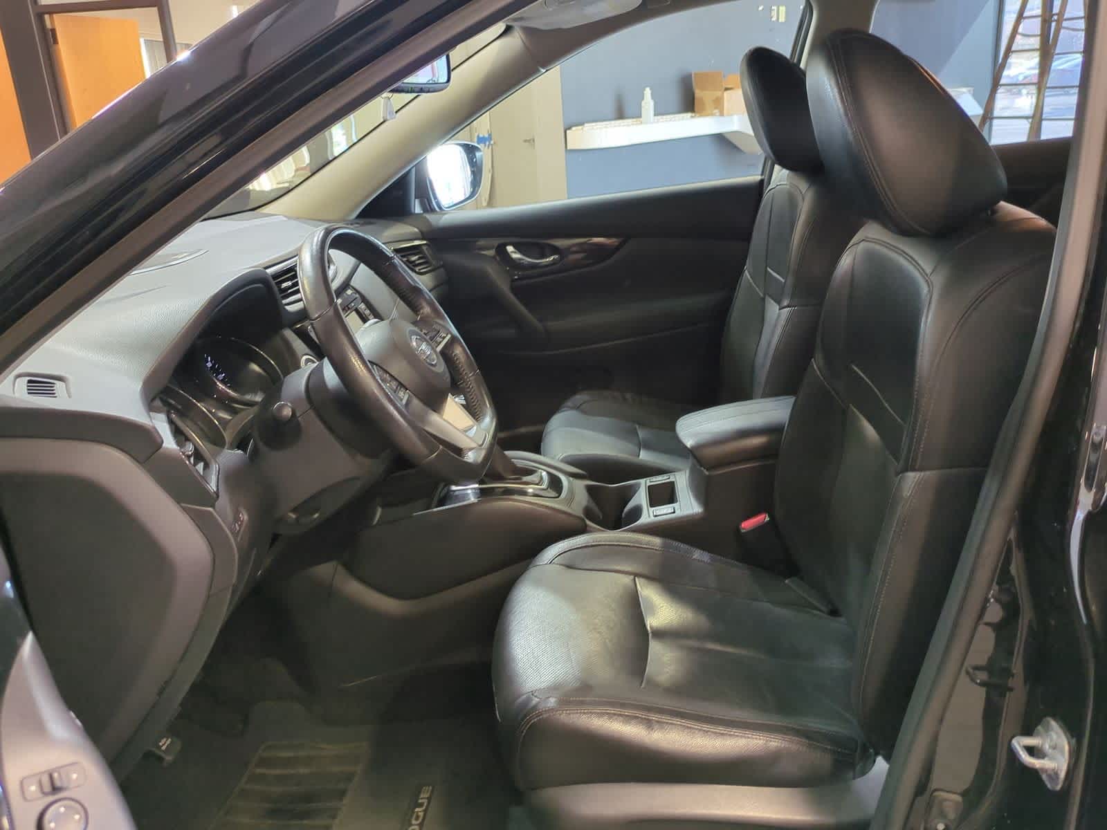 2017 Nissan Rogue SL photo 17