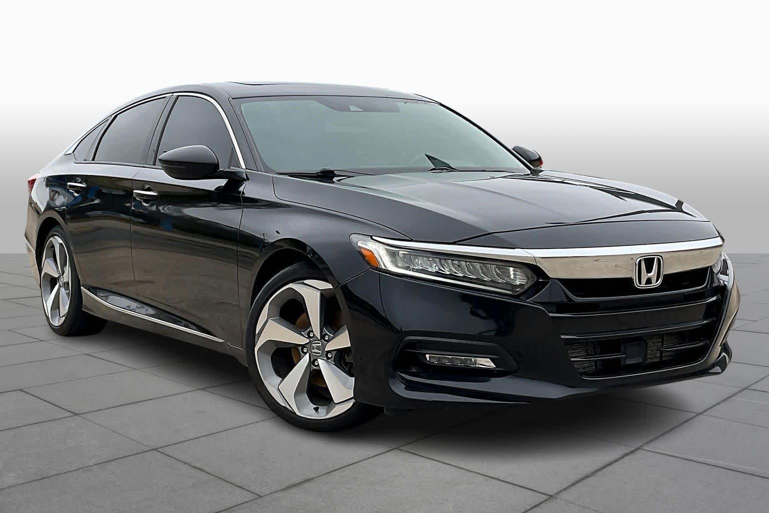 2018 Honda Accord Touring 2.0T photo 2