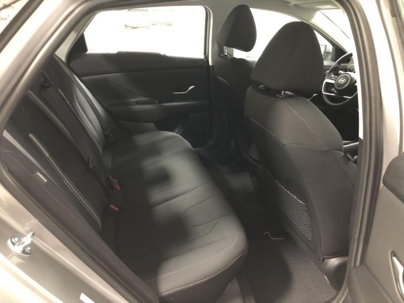2025 Hyundai Elantra SEL Convenience photo 10