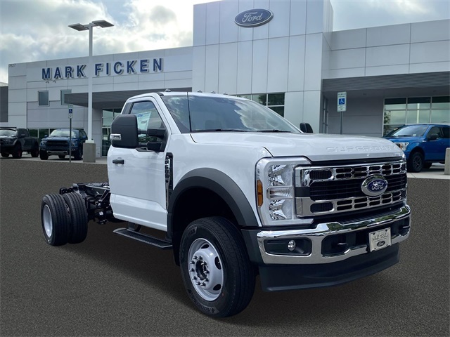 2025 Ford F-600 Super Duty Chassis Cab XL's photo