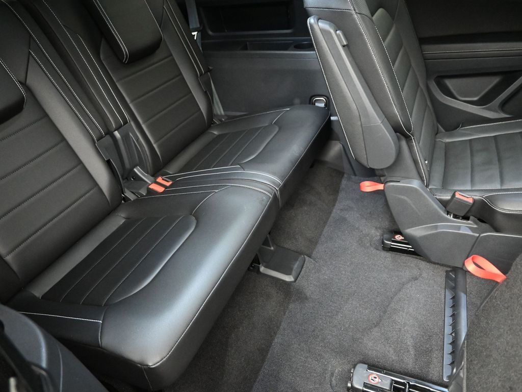 2024 Volkswagen Atlas SEL photo 4