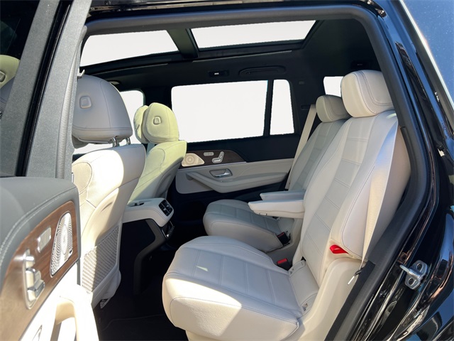 2025 Mercedes Benz GLS 450 4MATIC photo 13