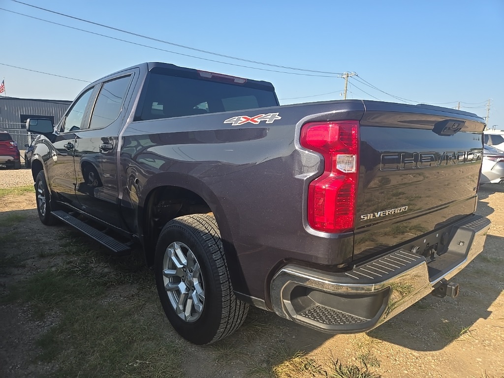 2022 Chevrolet Silverado 1500 LT photo 2