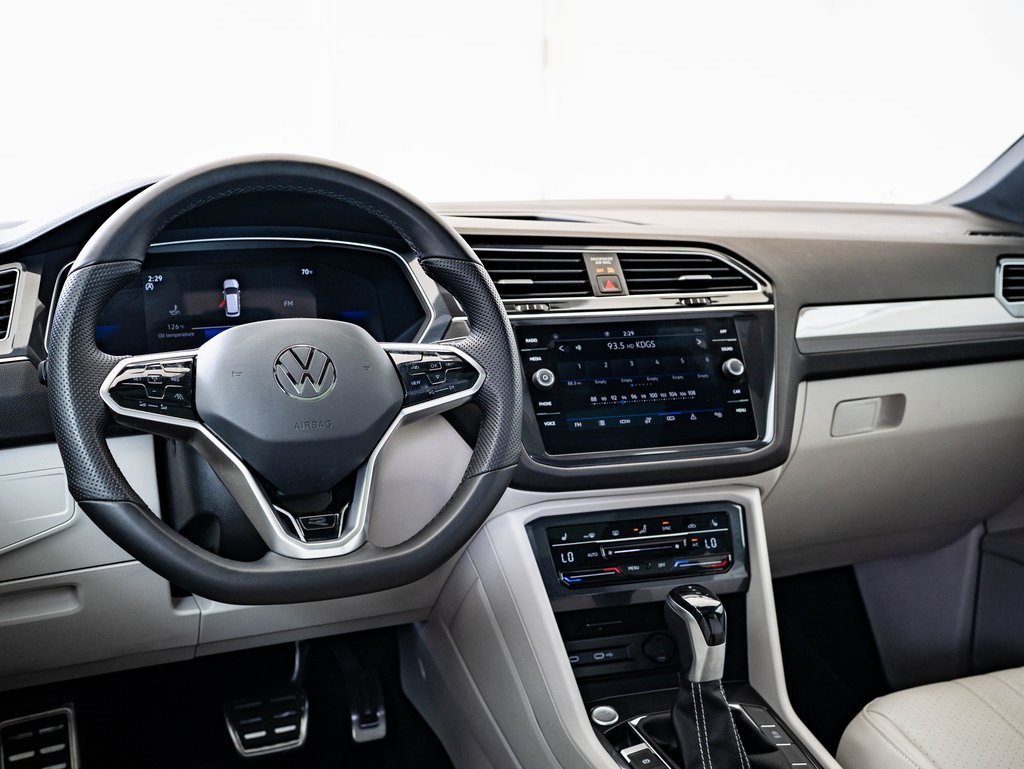 2024 Volkswagen Tiguan SE R-Line Black photo 4