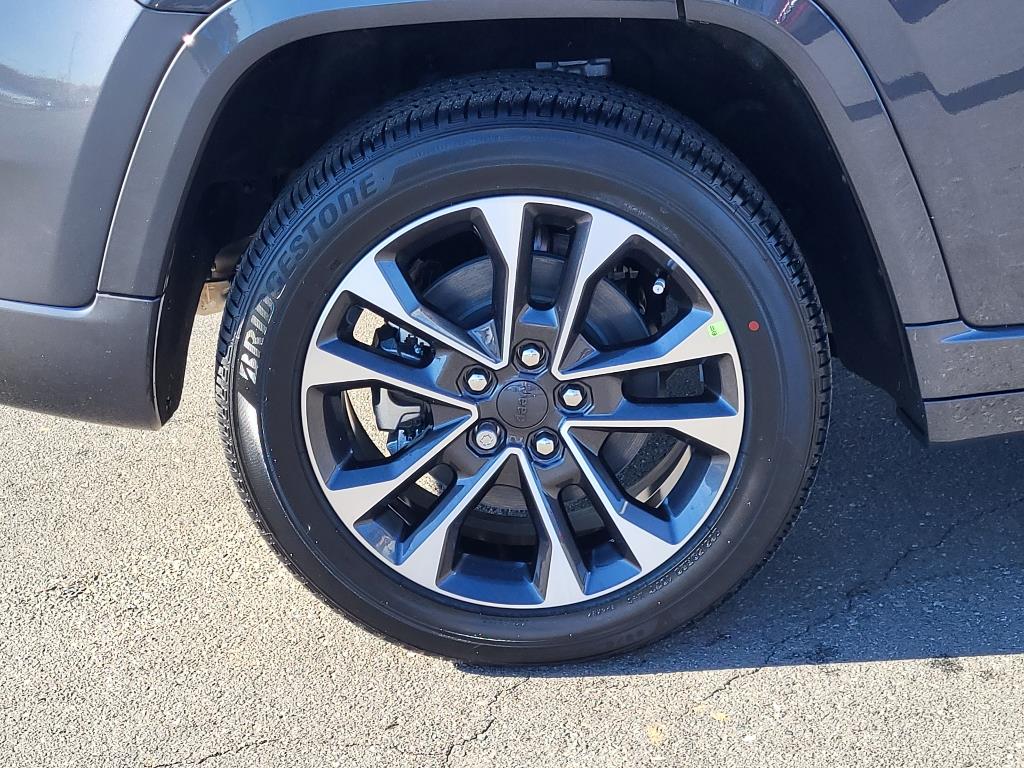 2024 Jeep Cherokee Overland photo 22