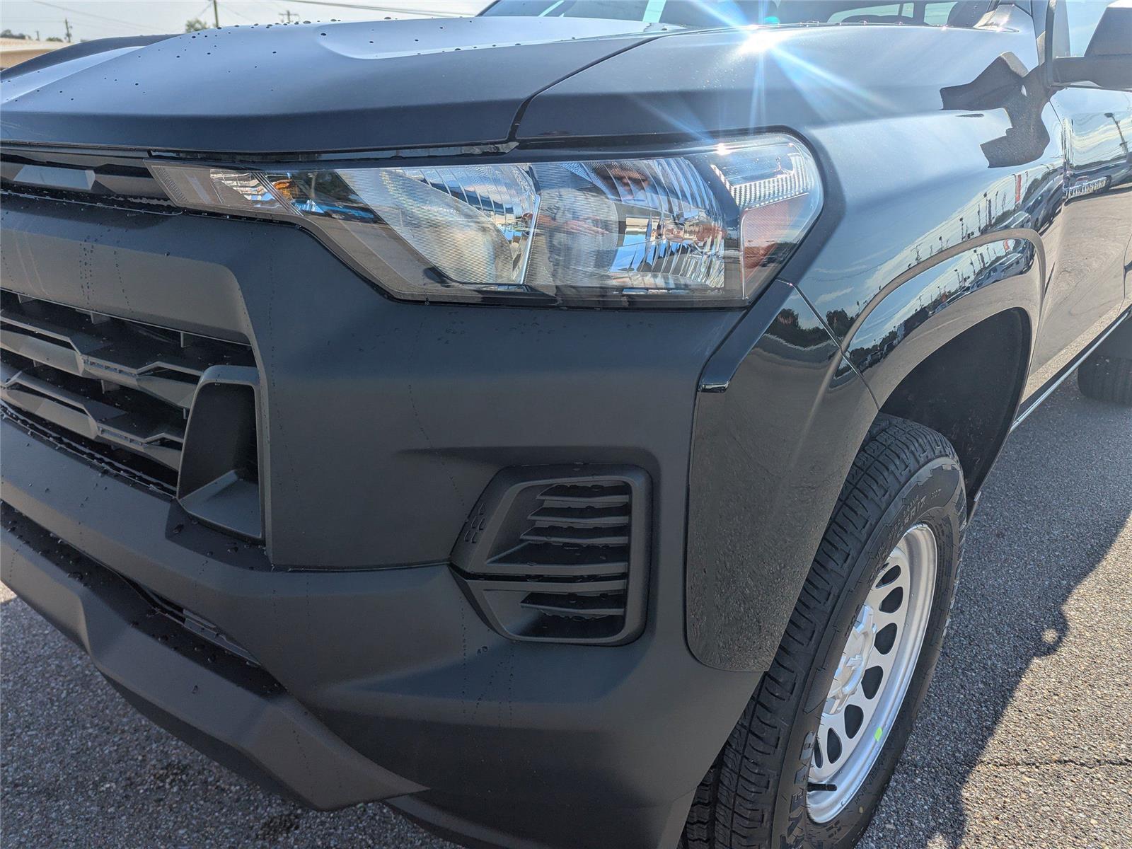 2025 Chevrolet Colorado LT photo 9