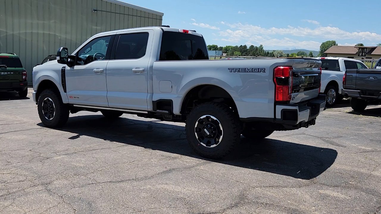 2025 Ford F-250 Platinum photo 4