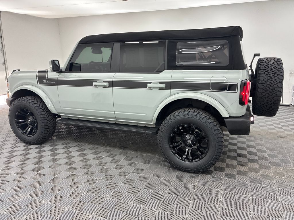 2023 Ford Bronco Outer Banks photo 2
