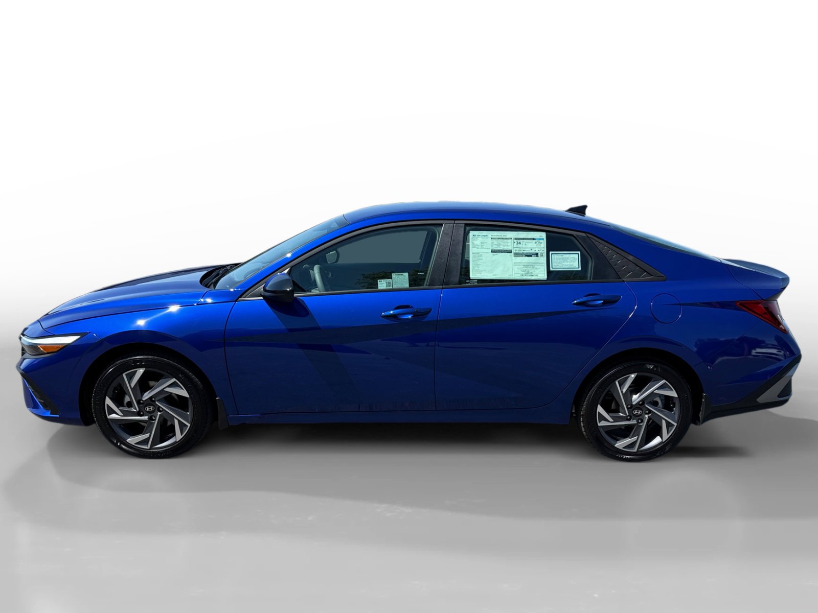 2025 Hyundai Elantra SEL Sport photo 2