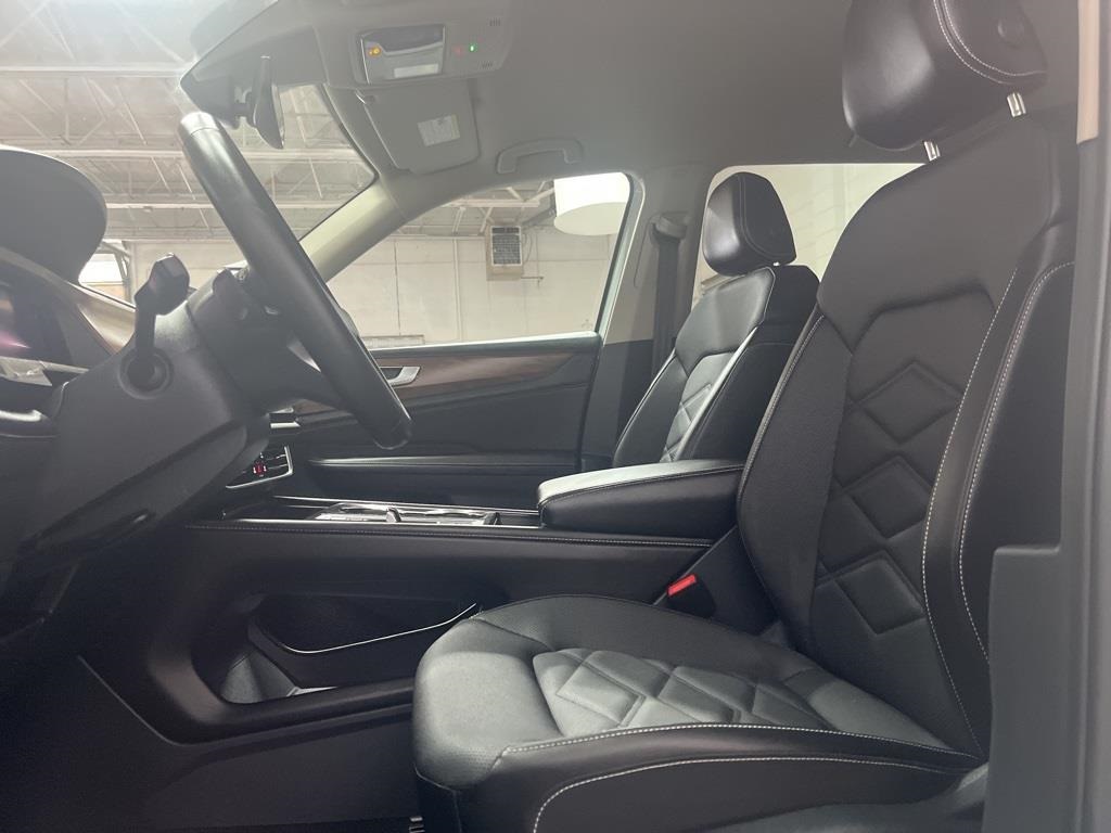 2025 Volkswagen Atlas SE Technology photo 3