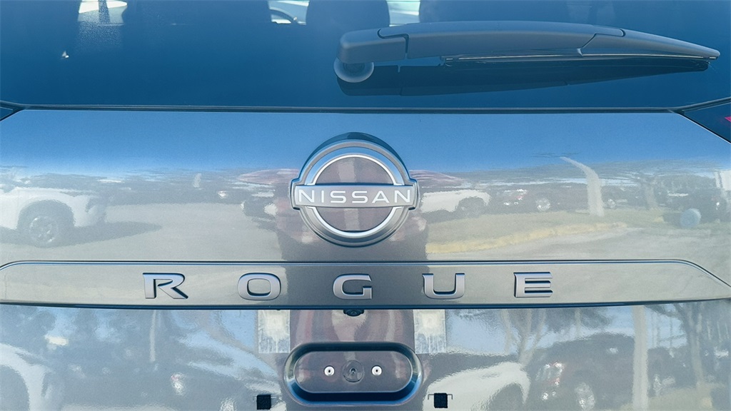 2026 Nissan Rogue SV photo 6