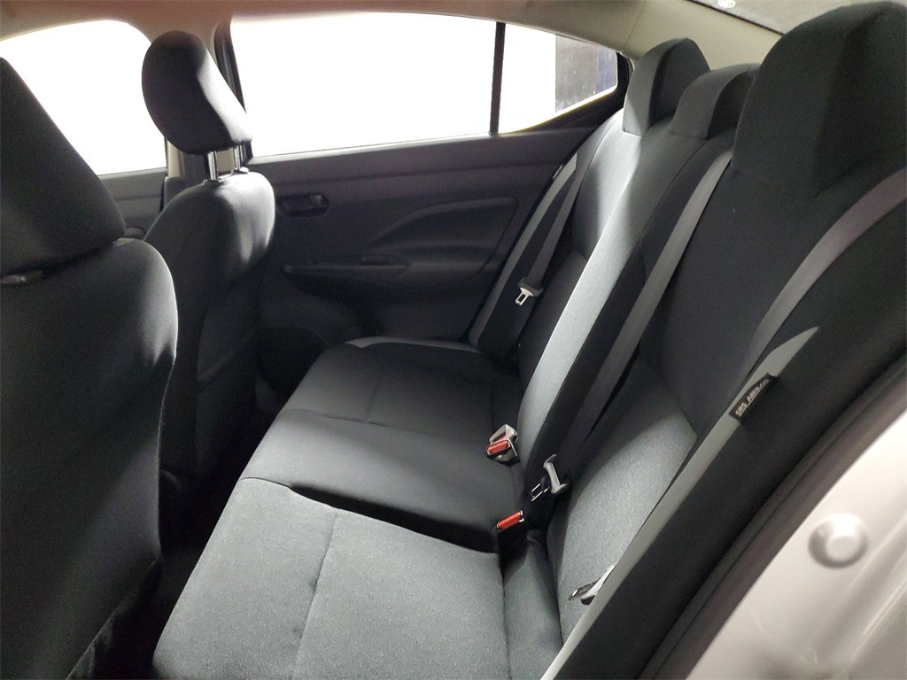 2025 Nissan Versa 1.6 S photo 9