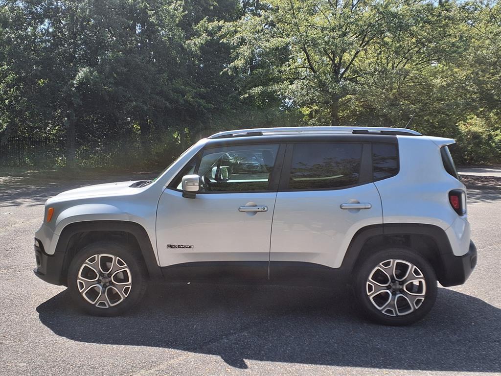2016 Jeep Renegade Limited photo 3