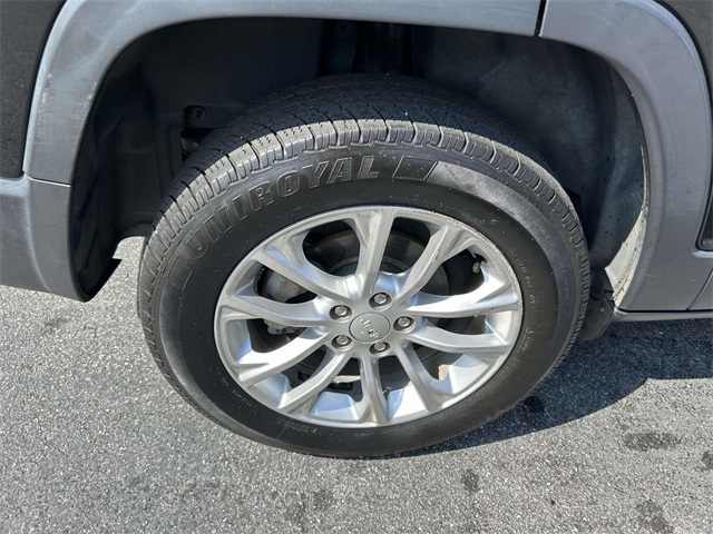 2019 Jeep Cherokee Latitude photo 7