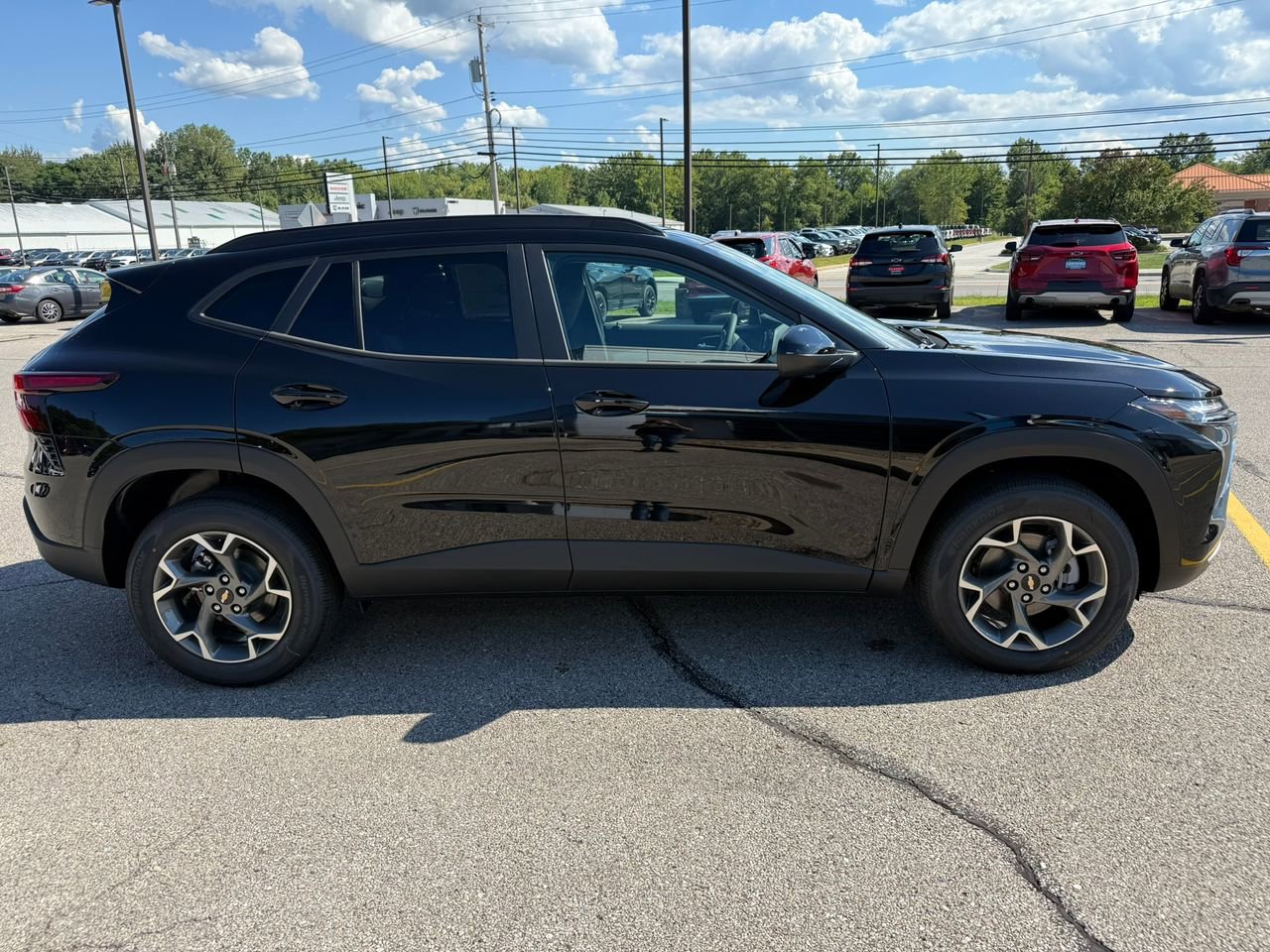 2025 Chevrolet Trax LT photo 8
