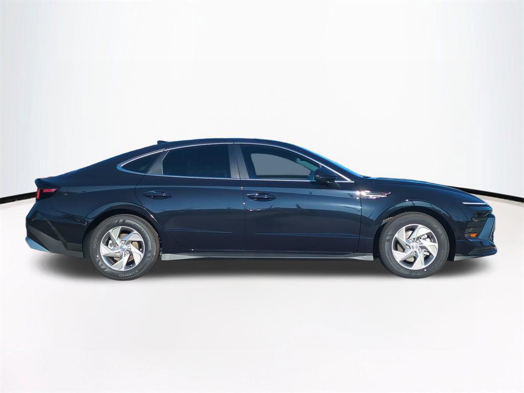 2025 Hyundai Sonata SE photo 3