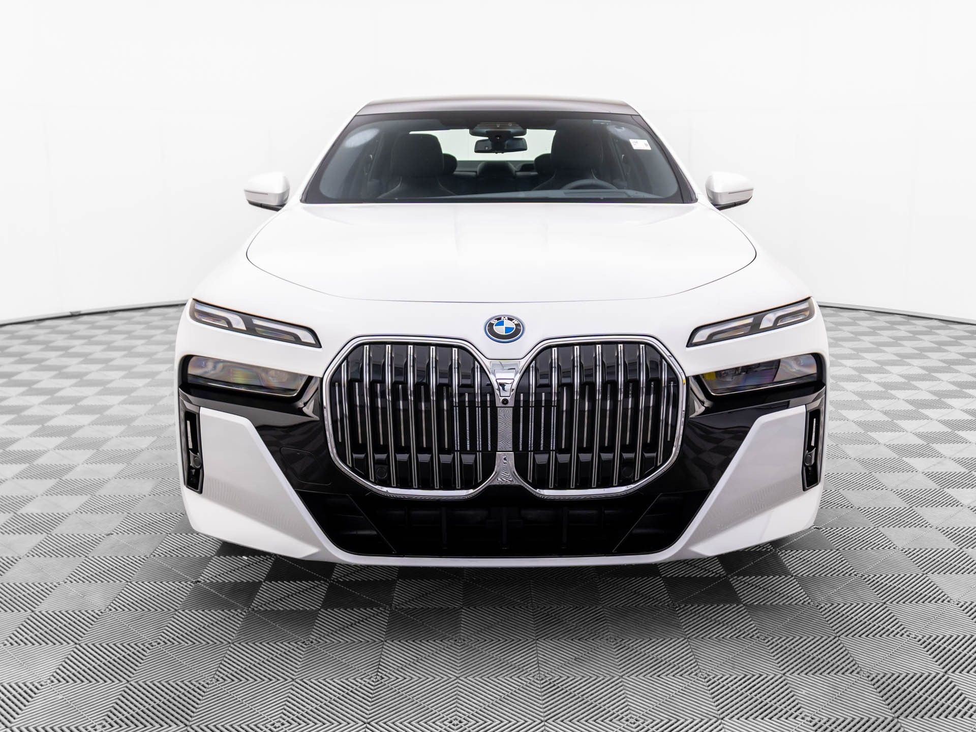 New 2025 Mineral White Metallic BMW 750e xDrive image 9