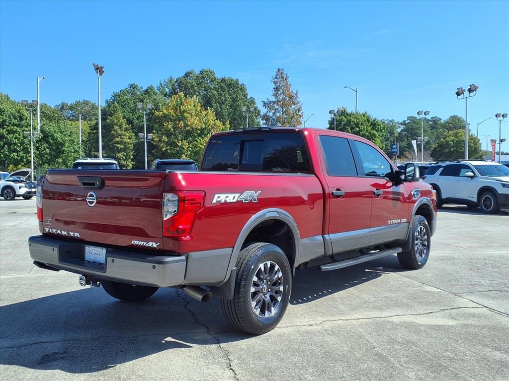 2016 Nissan Titan PRO-4X Crew Cab photo 4