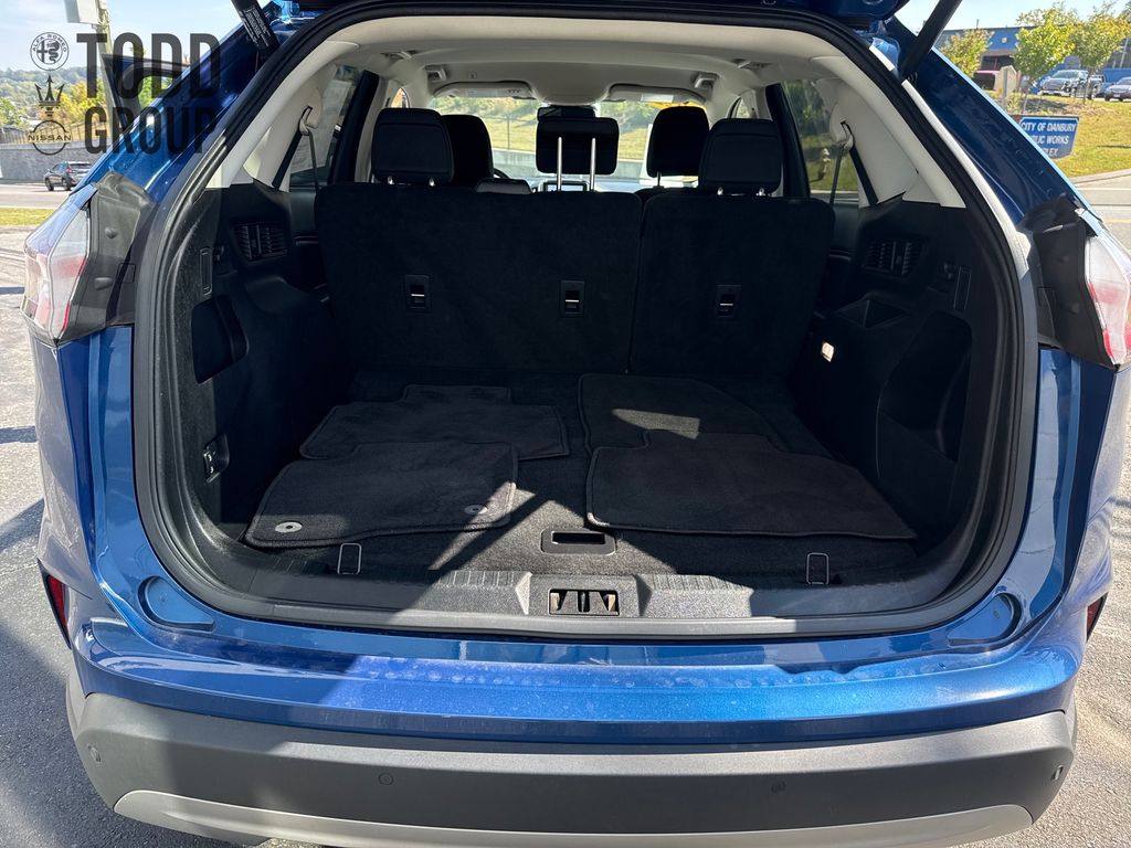 2022 Ford Edge SEL photo 17