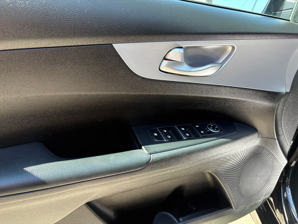 2023 Kia Forte LXS photo 13