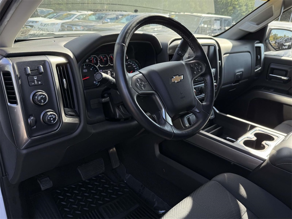 2018 Chevrolet Silverado 1500 LT photo 2