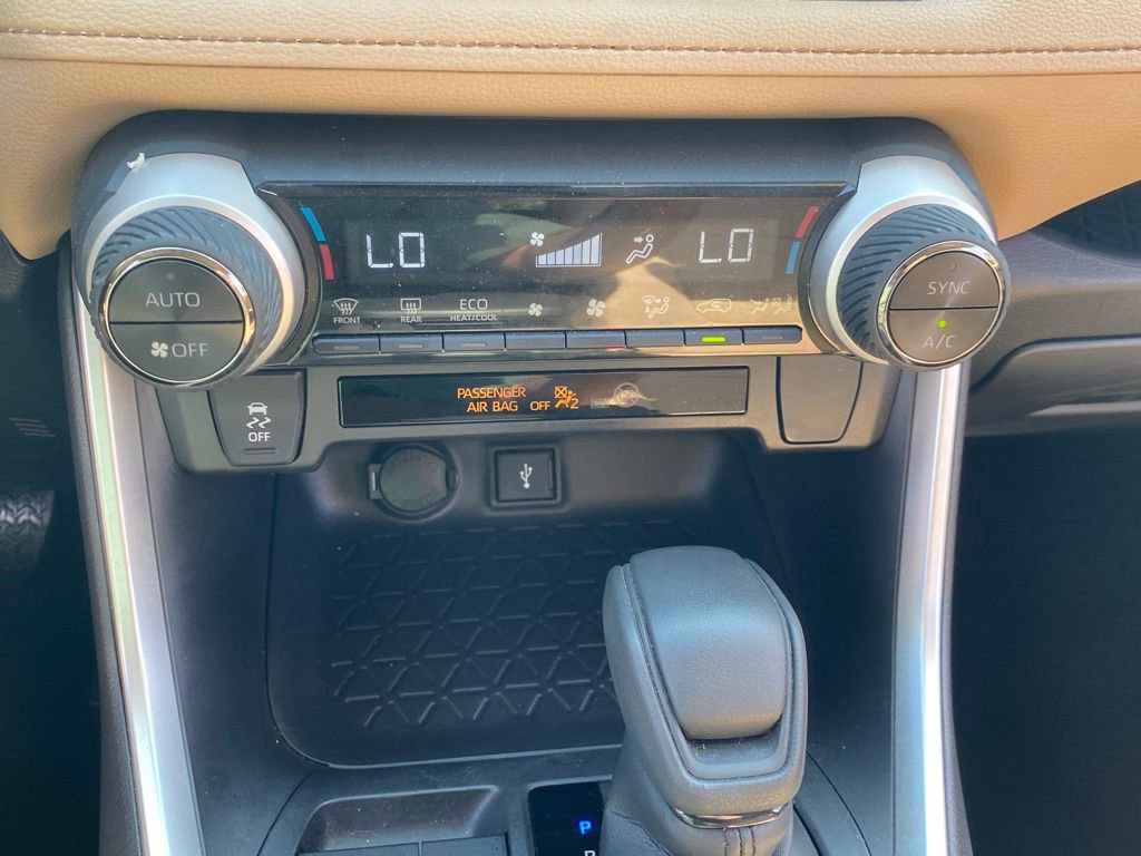 2022 Toyota RAV4 Hybrid XLE photo 18