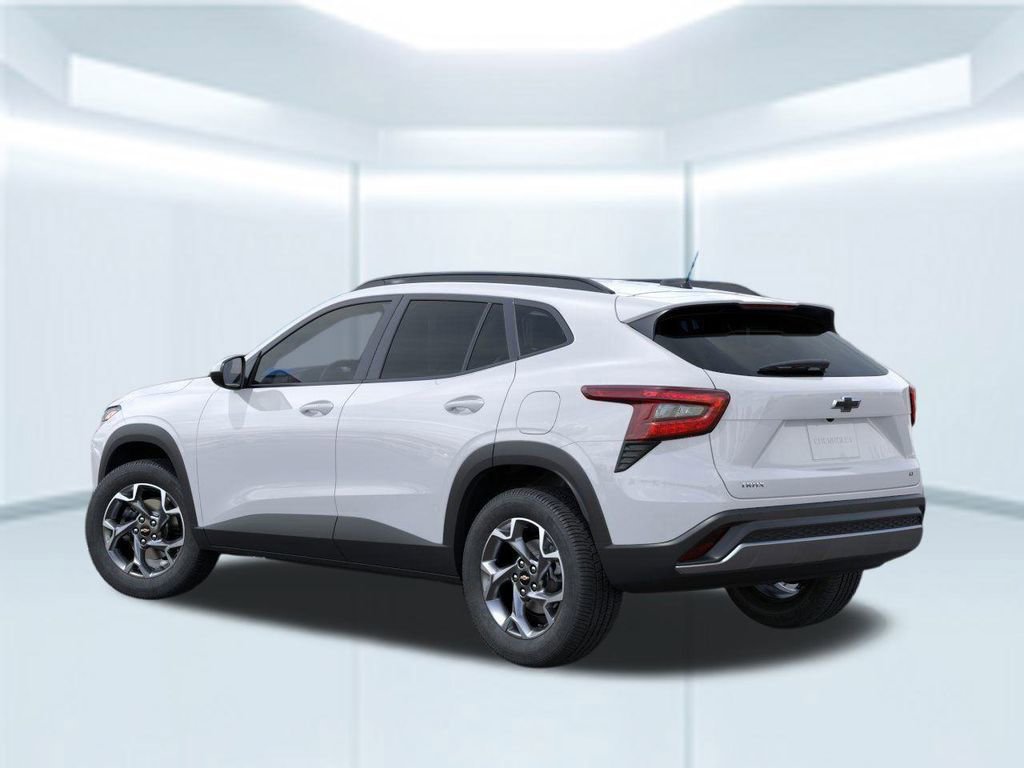 2025 Chevrolet Trax LT photo 2