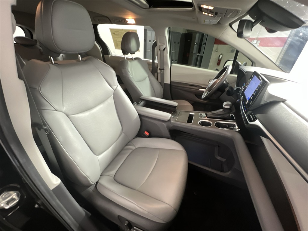 2024 Toyota Sienna XLE photo 23