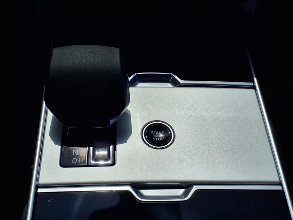 2025 Land Rover Range Rover SE photo 10