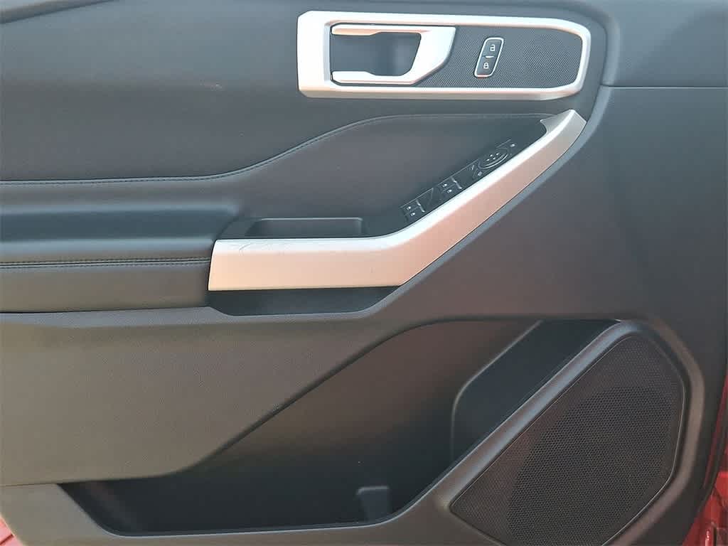2020 Ford Explorer XLT photo 14