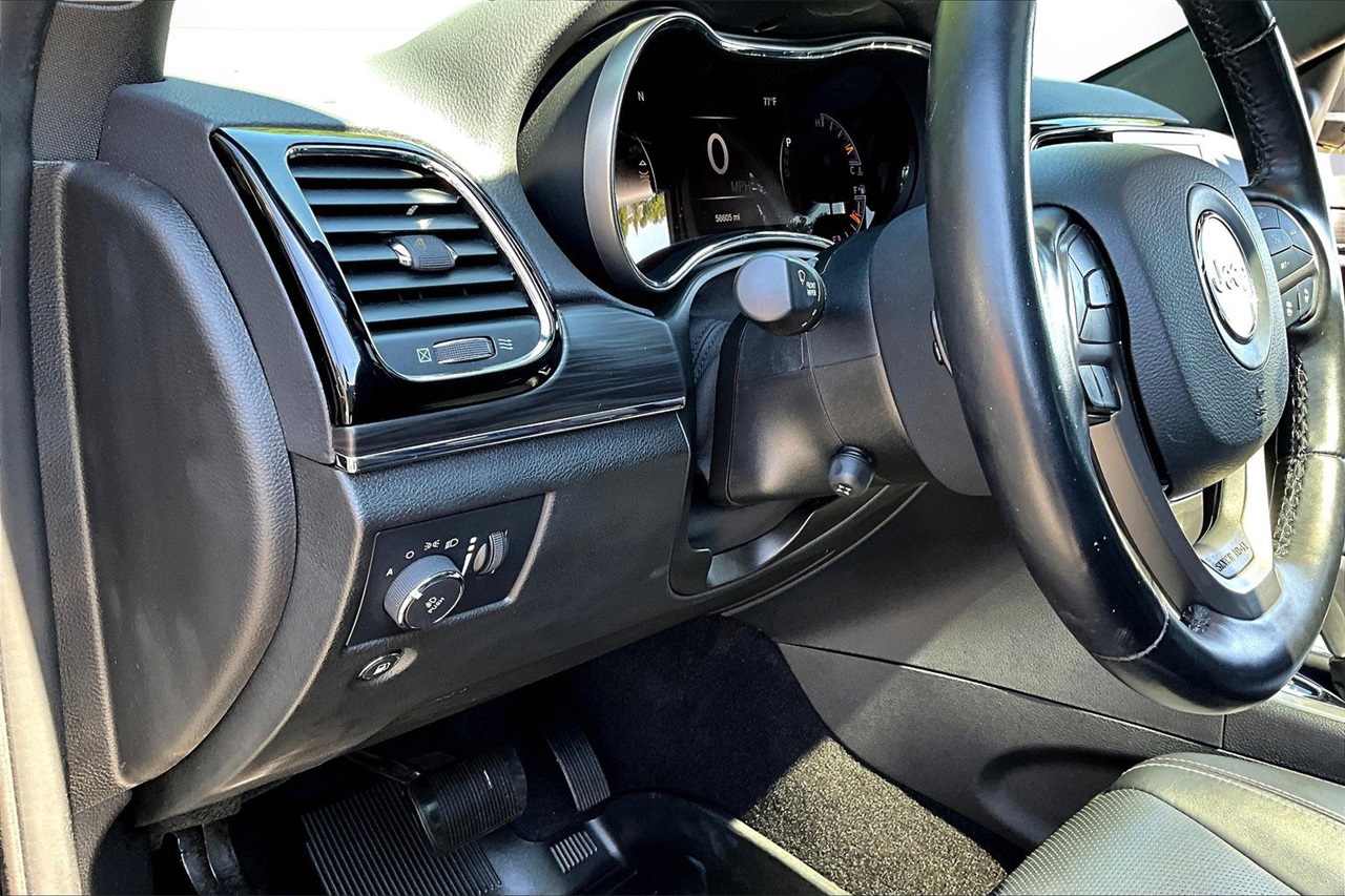 2021 Jeep Grand Cherokee Anniversary Edition photo 18