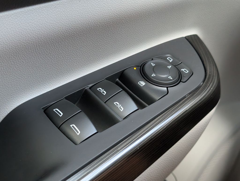 2023 Gmc Acadia SLT photo 9