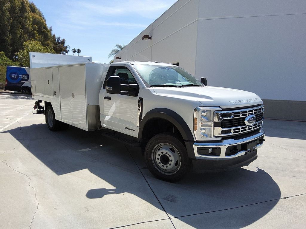2025 Ford F-550 photo 3